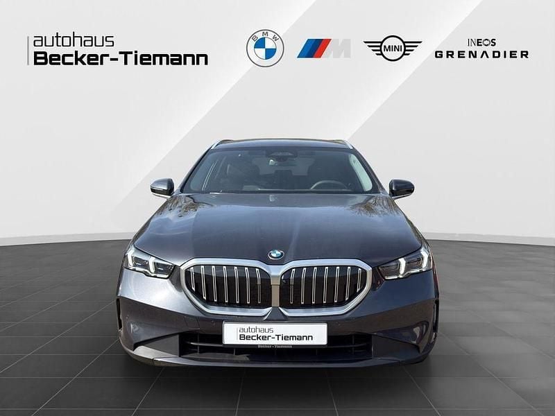 Neu BMW 520 Exclusive 197 PS (144 kW) 2026 Grau Limousine