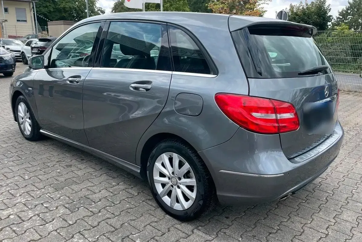 Gebraucht Mercedes B180 122 PS (89 kW) 2012 Kleinwagen