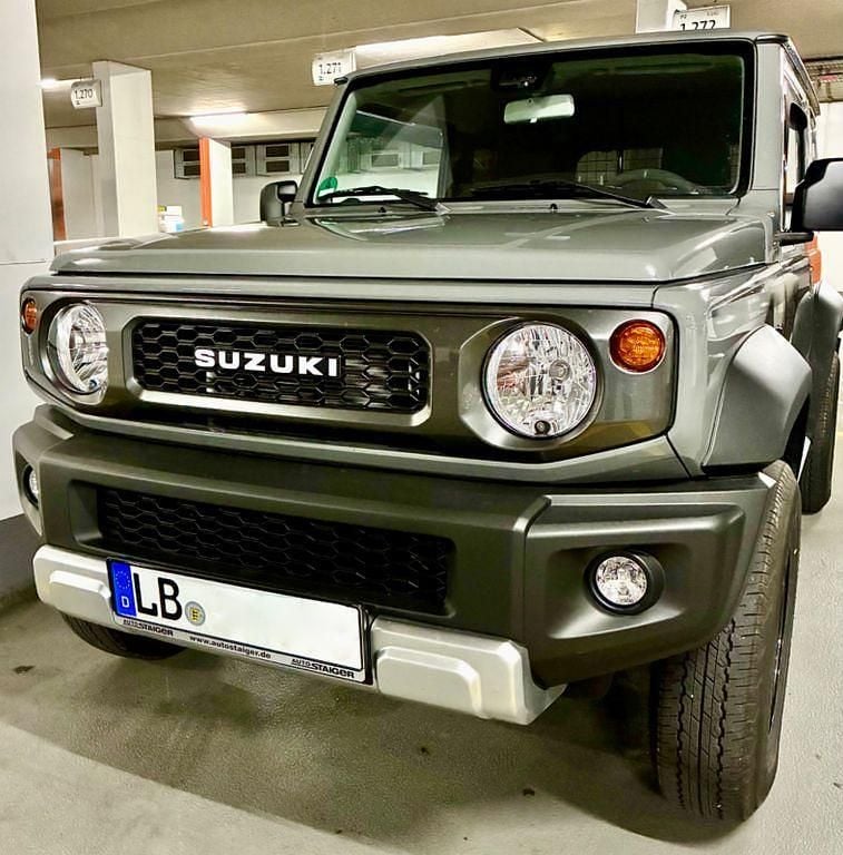 Grau Gebraucht 2024 Suzuki Jimny Comfort SUV | 32.210 € (Fairer Preis) - Bild 1/4
