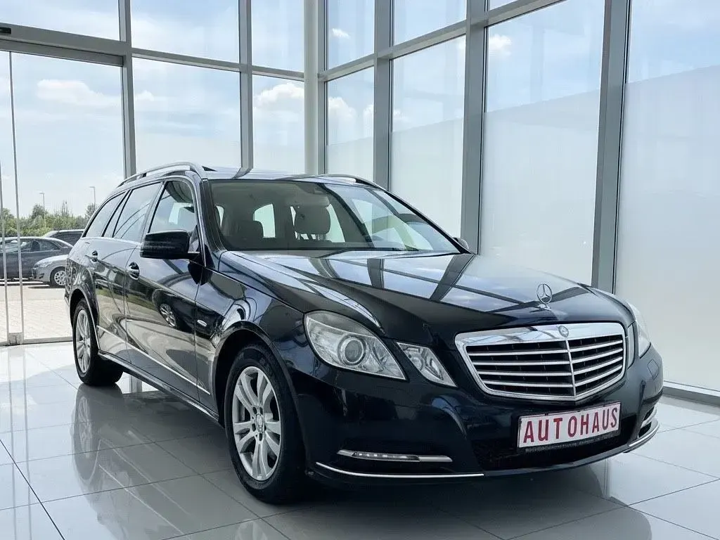 Gebraucht Mercedes E220 Elegance 170 PS (125 kW) 2011 Schwarz Limousine