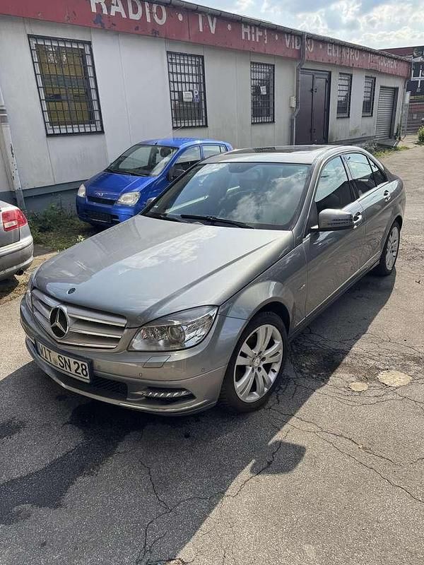 Grau Gebraucht 2011 Mercedes C220 Limousine | 7.450 € (Fairer Preis) - Bild 1/4