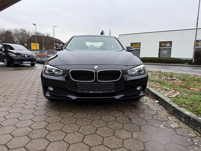 Schwarz Gebraucht 2013 BMW 316 Limousine | 11.700 € (Fairer Preis) - Bild 1/4