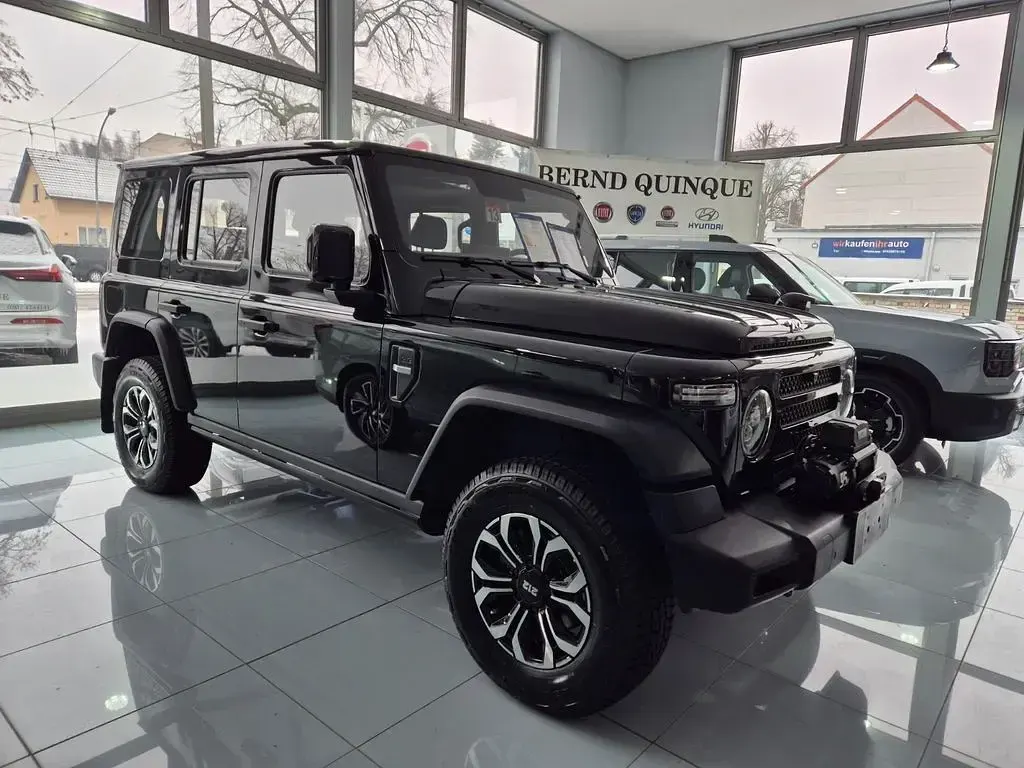Neu BAW 212 166 PS (122 kW) 2026 Schwarz SUV