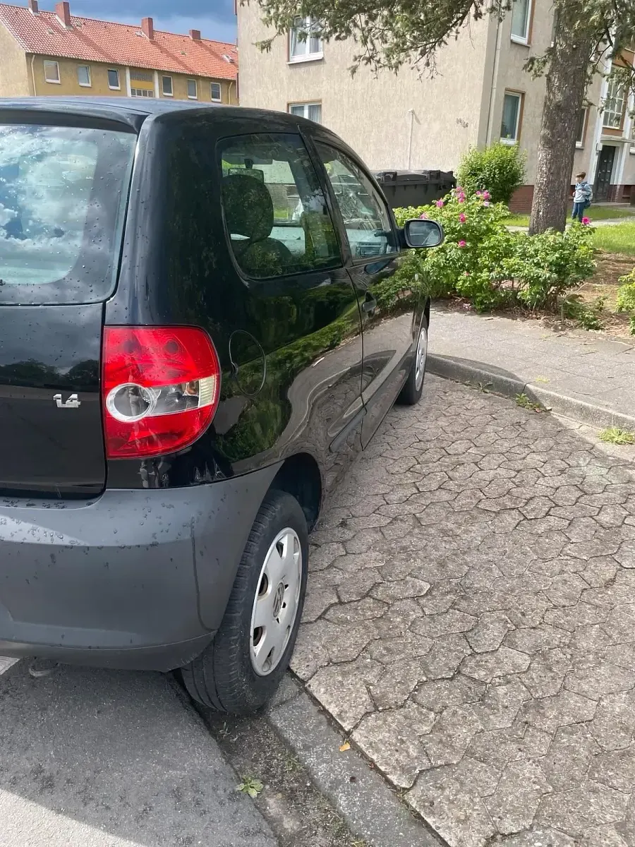 Gebraucht VW Fox 74 PS (54 kW) 2006 Schwarz Kleinwagen