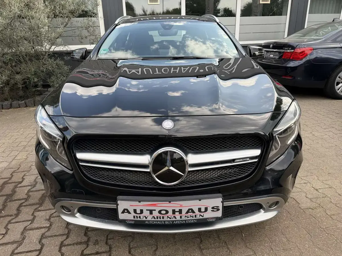 Gebraucht Mercedes GLA220 Urban 177 PS (130 kW) 2015 Kosmosschwarz  metalliclack SUV