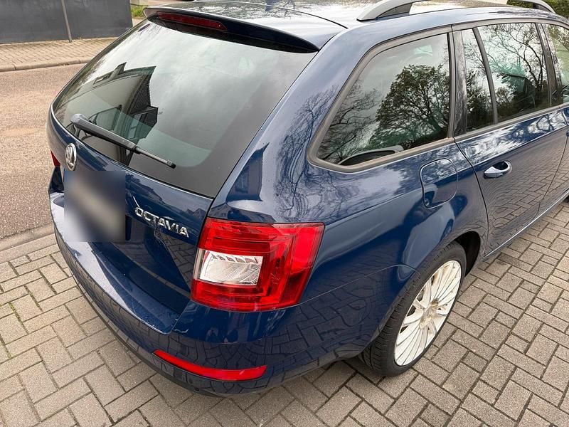 Gebraucht Skoda Octavia 150 PS (110 kW) 2015 Blau Kleinwagen