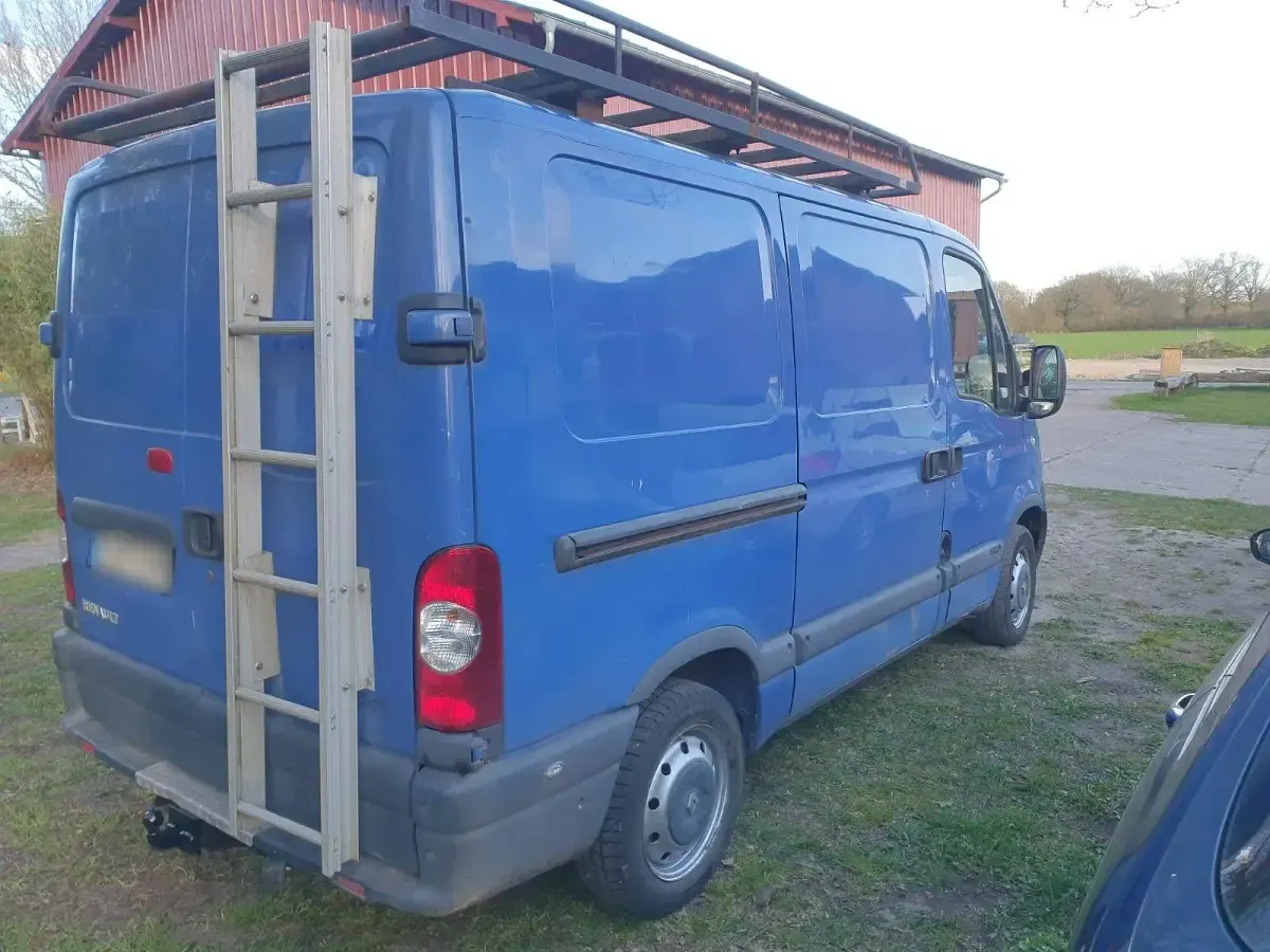 Second-hand Renault Master 101 CP (74 kW) 2009 Albastru Van