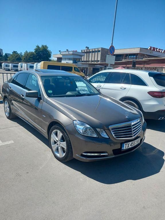Gold Gebraucht 2012 Mercedes E250 Elegance Limousine | 12.299 € (Fairer Preis) - Bild 1/4