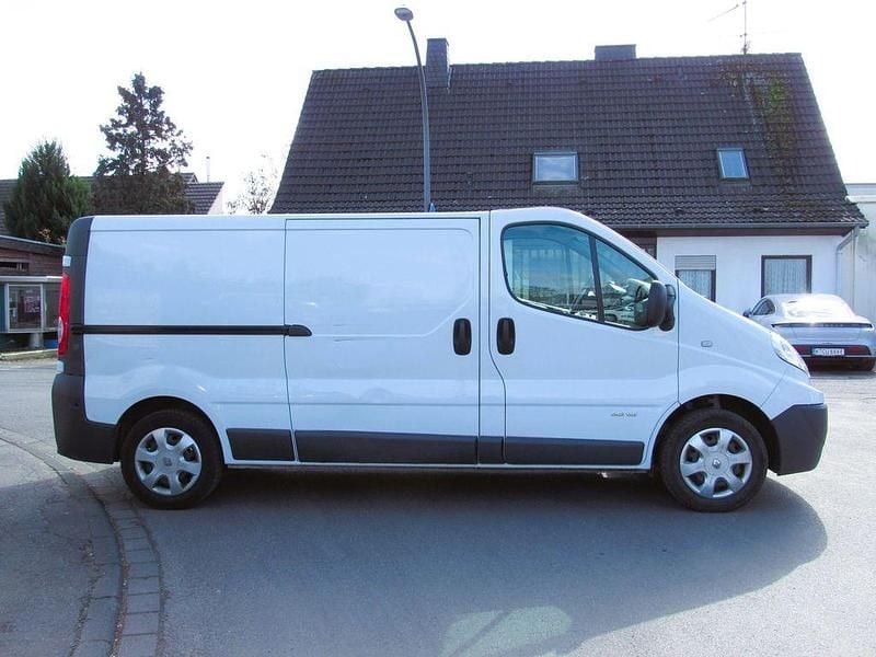 Gebraucht Renault Trafic 114 PS (83 kW) 2011 Weiß Van / Kleinbus