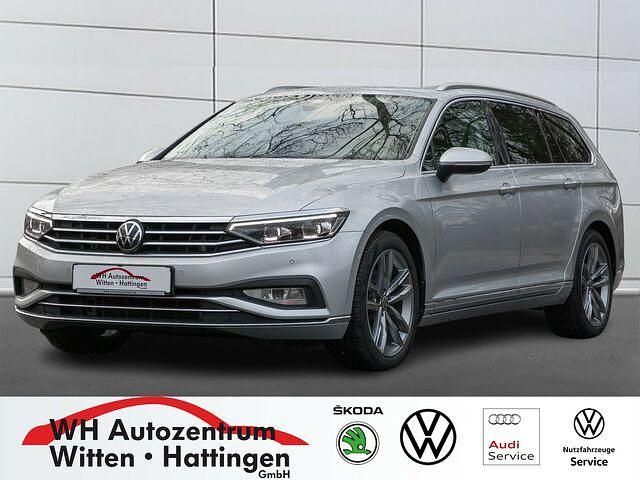Reflexsilber metallic Gebraucht 2021 VW Passat Elegance Kombi | 21.991 € (Fairer Preis) - Bild 1/2