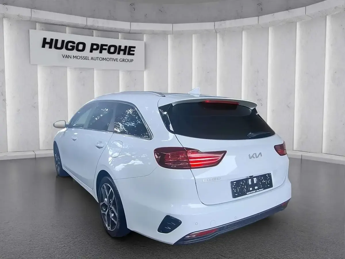 Gebraucht Kia Ceed Spirit 140 PS (102 kW) 2024 Weiß Kleinwagen