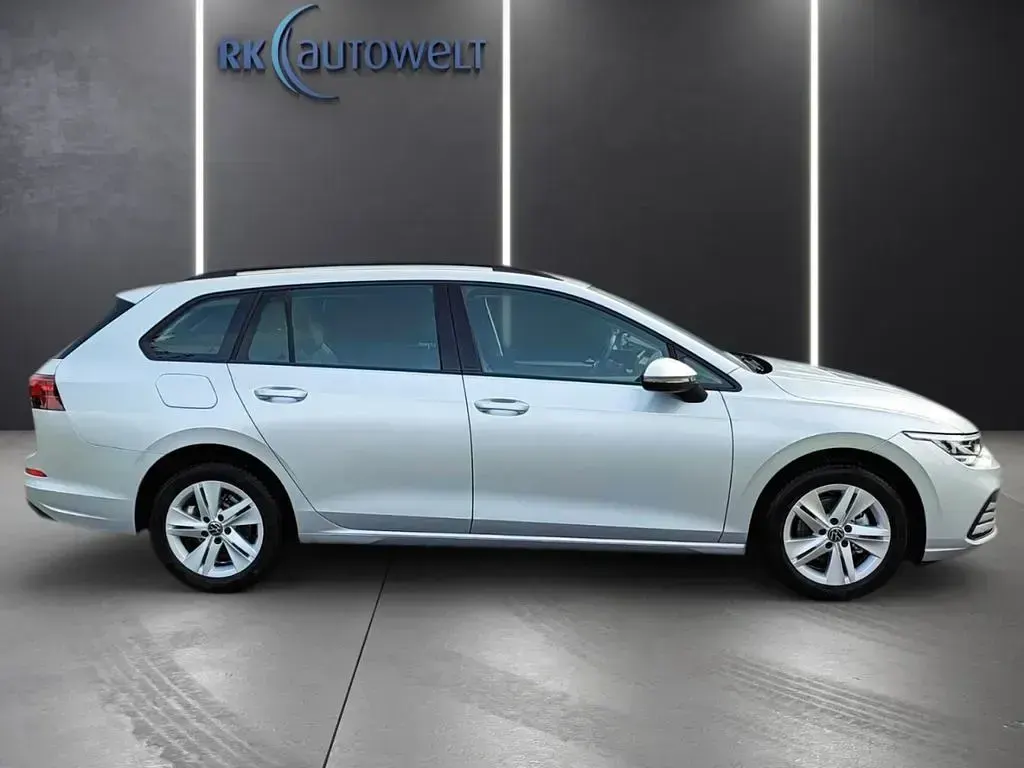 Gebraucht VW Golf VIII Life 110 PS (80 kW) 2023 Reflexsilber metallic Kombi