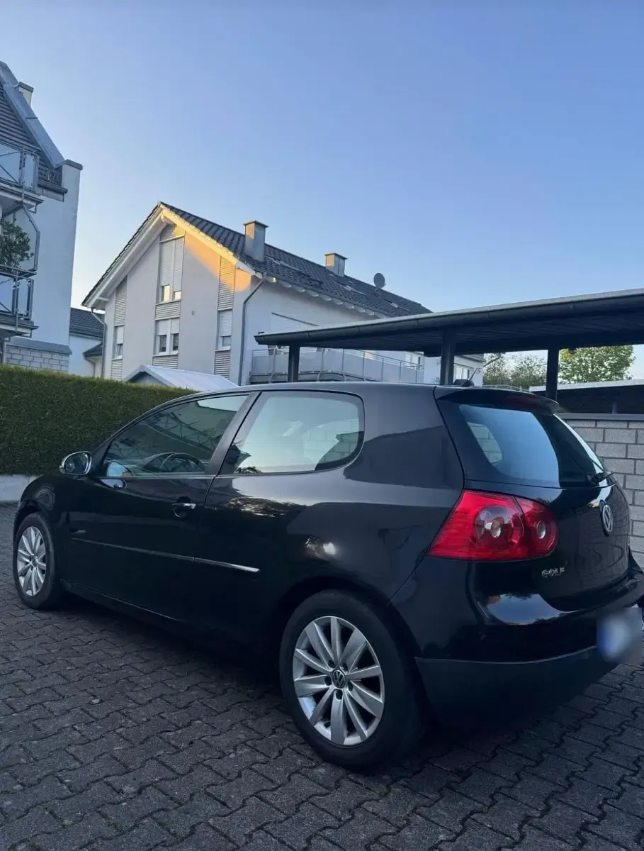 Gebraucht VW Golf V 102 PS (75 kW) 2005 Schwarz Kleinwagen