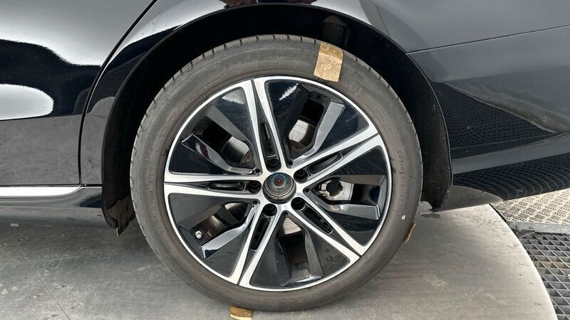 Gebraucht Mercedes C300e 194 PS (142 kW) 2021 Schwarz Kombi