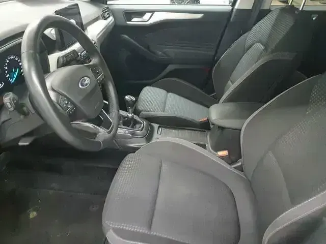 Używany Ford Focus Cool & Connect 150 KM (110 kW) 2020 Niebieski Sedan/Limuzyna