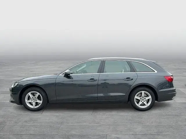 Używany Audi A4 163 KM (119 kW) 2024 Szary Kombi