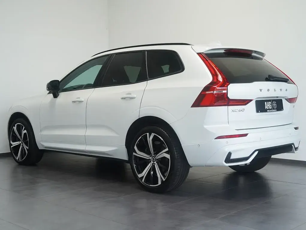 Gebraucht Volvo XC60 Plus 197 PS (144 kW) 2024 Weiß SUV
