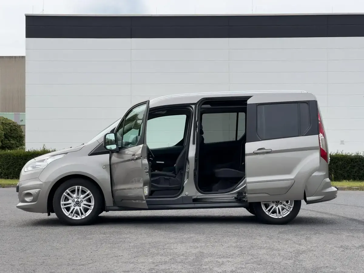 Gebraucht Ford Tourneo Connect Titanium 107 PS (78 kW) 2016 Andere farben Van / Kleinbus