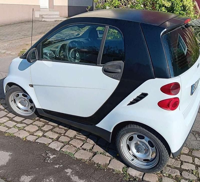 Gebraucht Smart ForTwo Coupé 61 PS (44 kW) 2009 Weiß Coupé