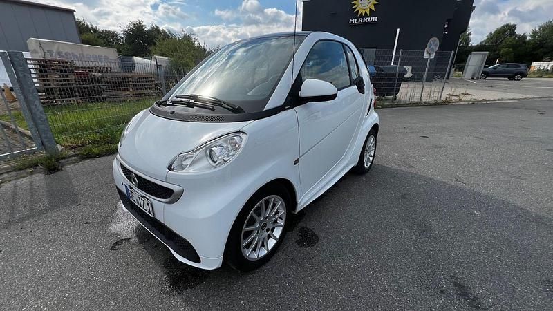 Weiß Gebraucht 2013 Smart ForTwo Coupé Passion Coupé | 6.400 € (Fairer Preis) - Bild 1/4