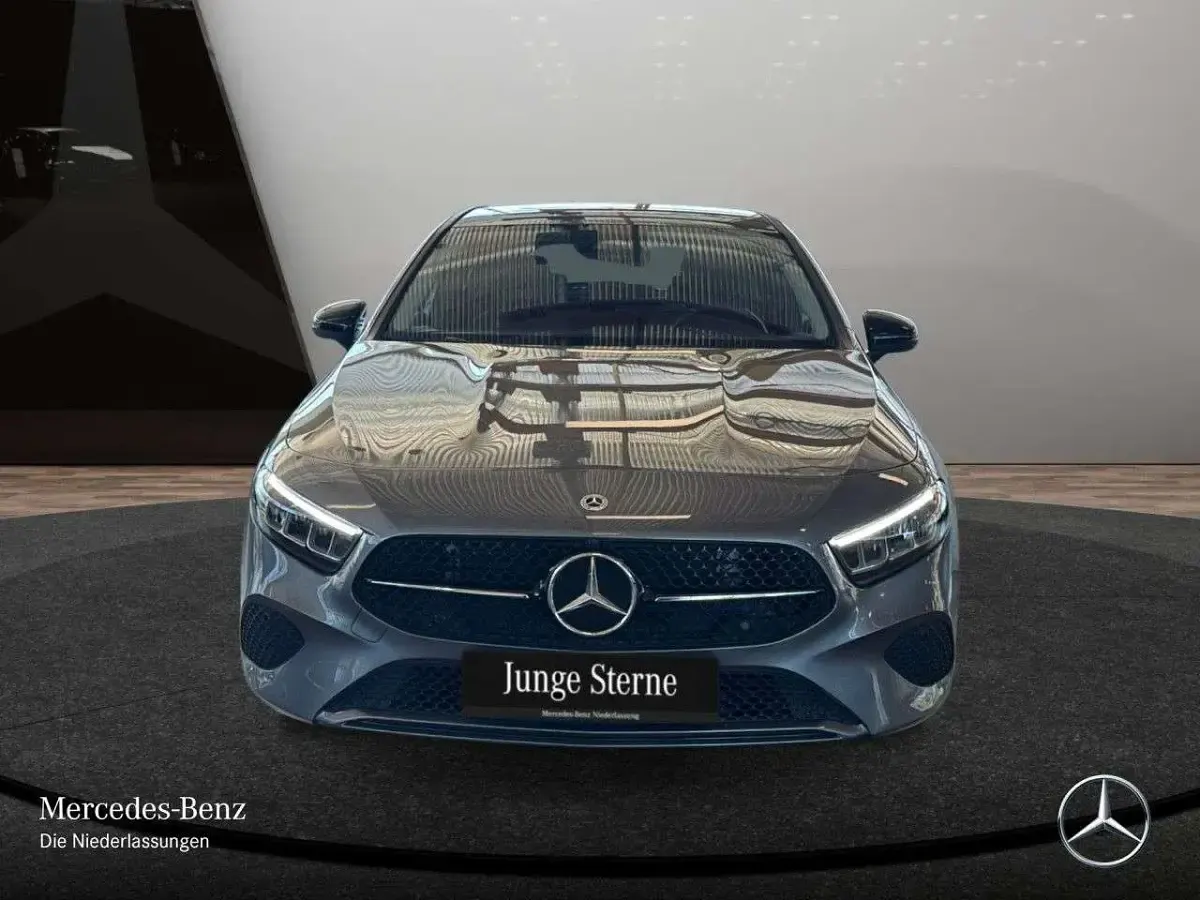 Gebraucht Mercedes A200 Advanced 163 PS (119 kW) 2025 Grau Limousine