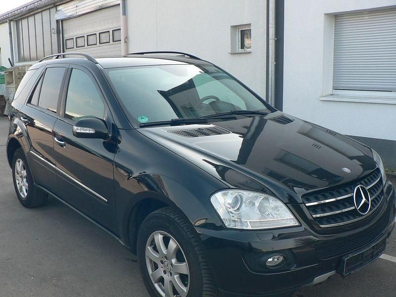 Gebraucht Mercedes ML320 224 PS (164 kW) 2007 Schwarz SUV
