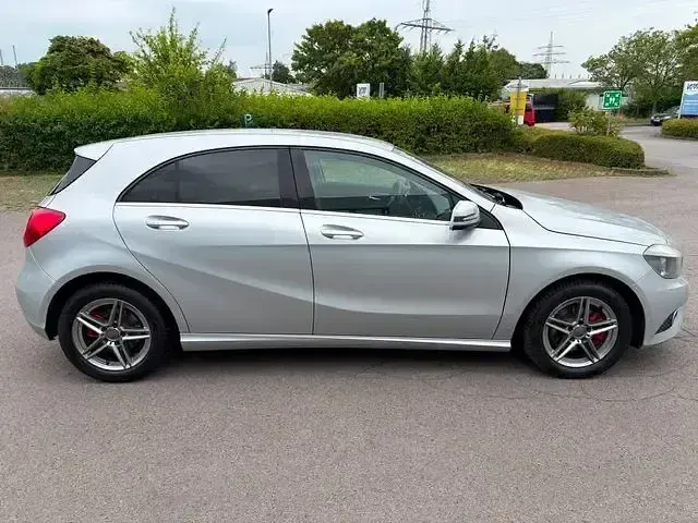 Gebraucht Mercedes A180 Style 122 PS (89 kW) 2013 Silber Kleinwagen