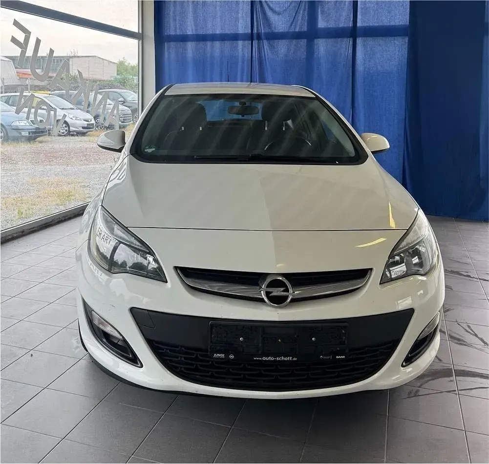 Gebraucht Opel Astra Selection 115 PS (84 kW) 2015 Weiß Limousine