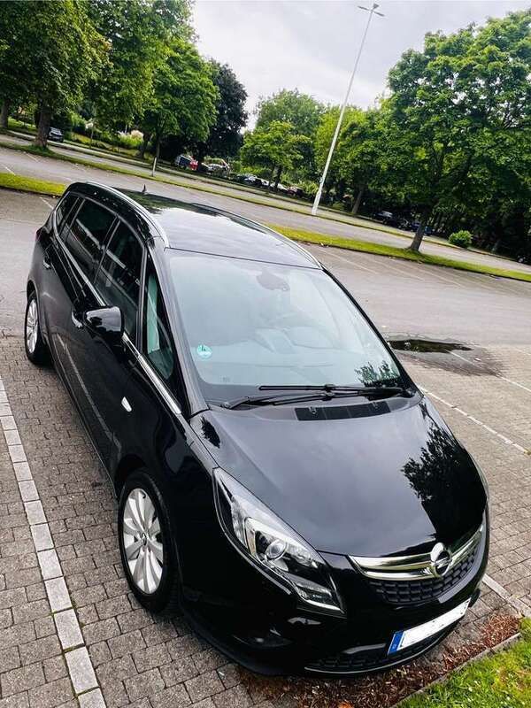 Schwarz Gebraucht 2012 Opel Zafira Tourer Innovation Van / Kleinbus | 7.800 € (Guter Preis) - Bild 1/4