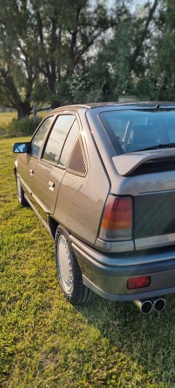 Grau Gebraucht 1987 Opel Kadett Limousine | 6.300 € - Bild 1/4