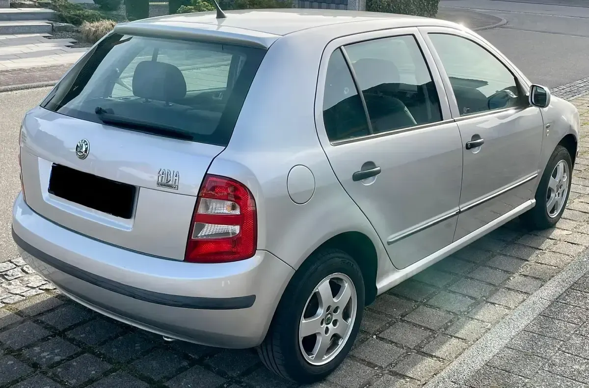 Gebraucht Skoda Fabia 80 PS (58 kW) 2001 Silber Limousine