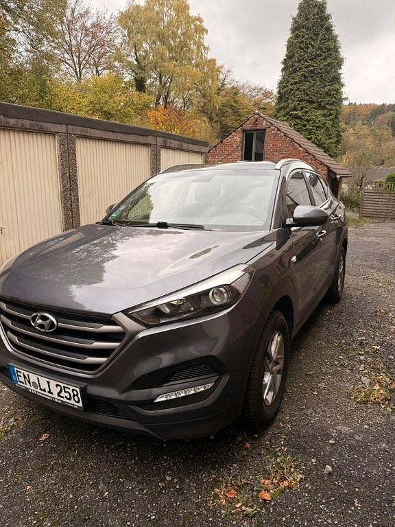 Grau Gebraucht 2018 Hyundai Tucson SUV | 14.100 € (Fairer Preis) - Bild 1/4