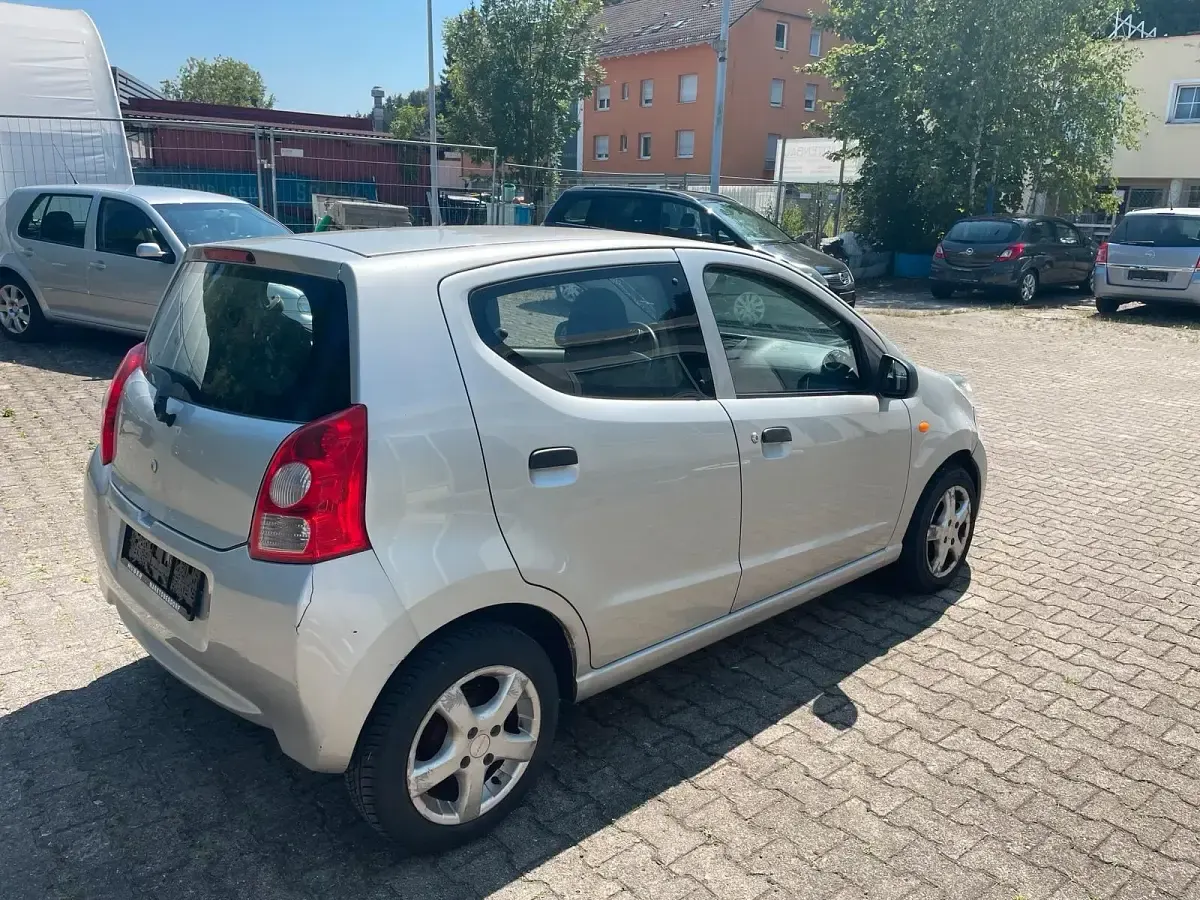 Gebraucht Suzuki Alto 68 PS (50 kW) 2010 Silber Kleinwagen