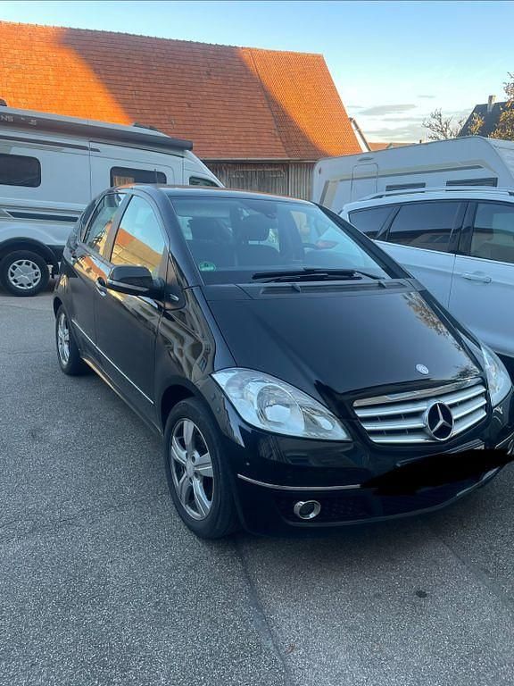 Schwarz Gebraucht 2011 Mercedes A180 Avantgarde Van / Kleinbus | 3.200 € (Guter Preis) - Bild 1/3