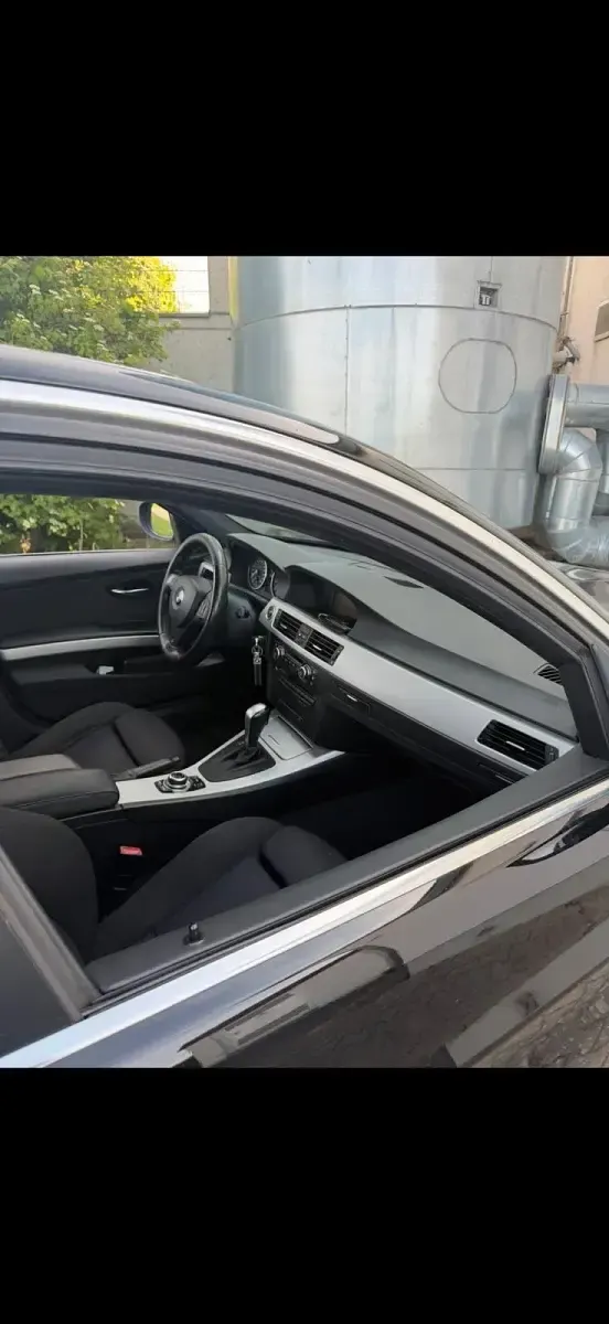 Gebraucht BMW 325 218 PS (160 kW) 2009 Schwarz Limousine