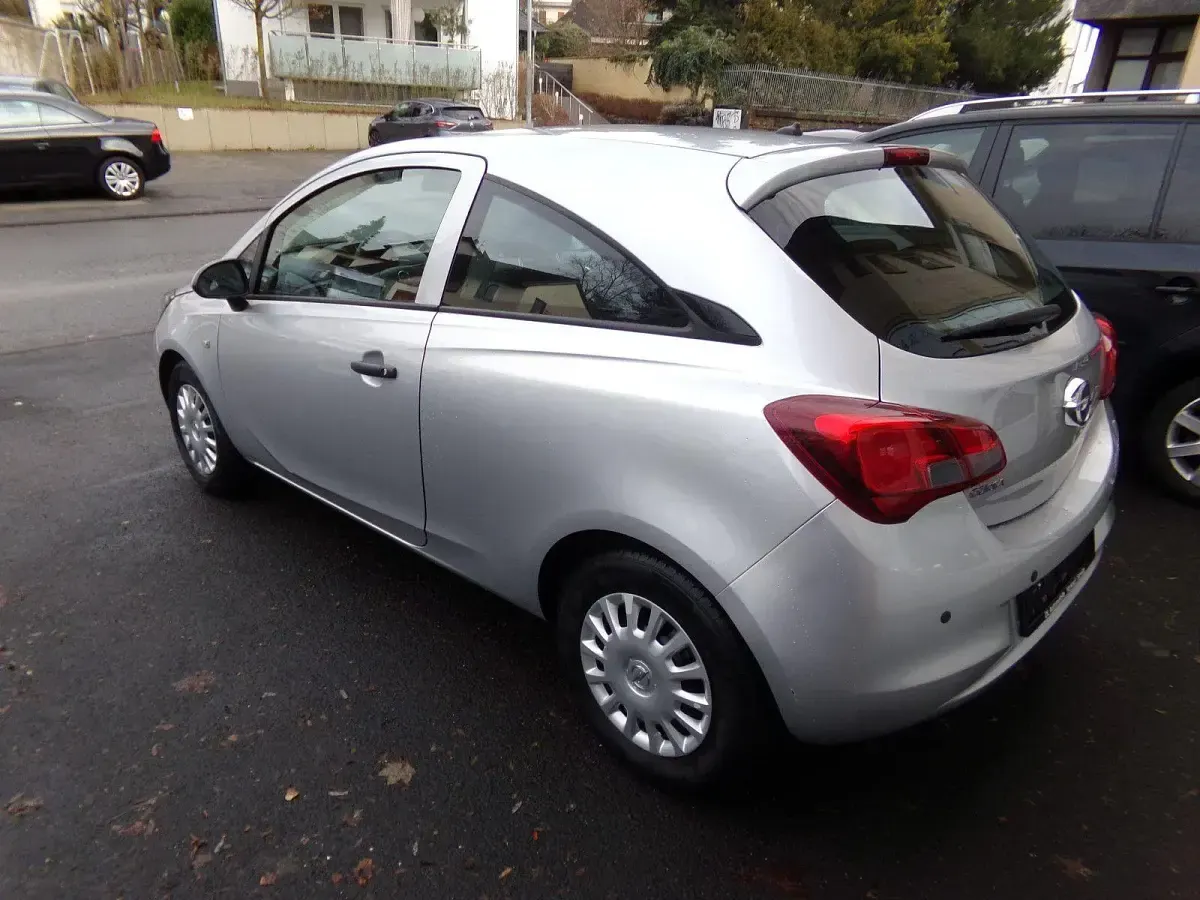 Używany Opel Corsa Selection 69 KM (50 kW) 2016 Srebrny Sedan/Limuzyna