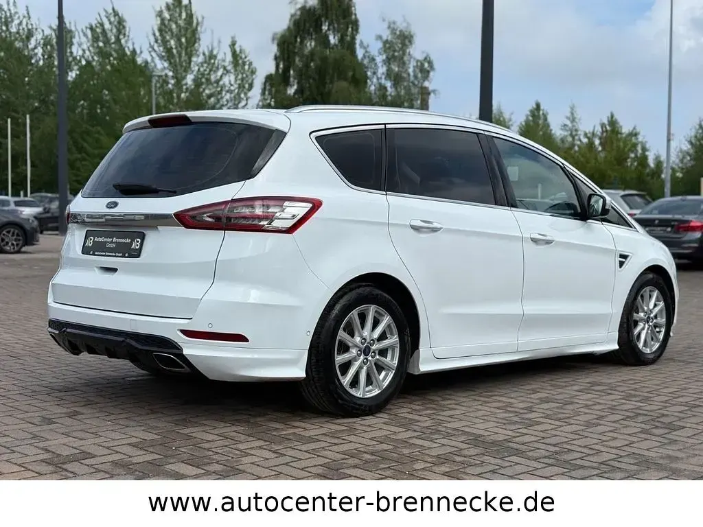 Gebraucht Ford S-MAX Titanium 179 PS (131 kW) 2016 Weiß Van / Kleinbus