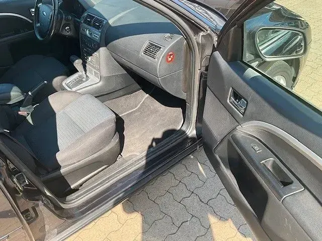 Gebraucht Ford Mondeo Futura 145 PS (106 kW) 2006 Schwarz Limousine