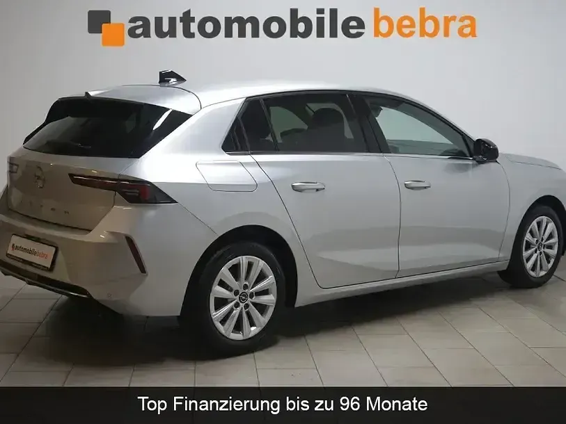 Używany Opel Astra Elegance 131 KM (96 kW) 2023 Srebrny Sedan/Limuzyna