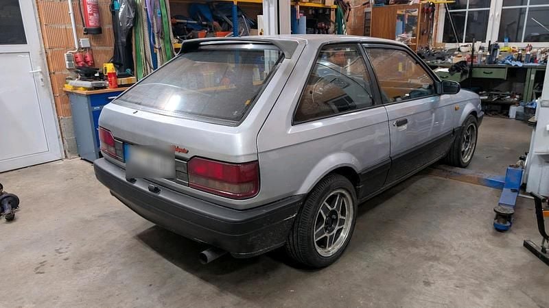 Gebraucht Mazda 323 180 PS (132 kW) 1988 Silber Kleinwagen