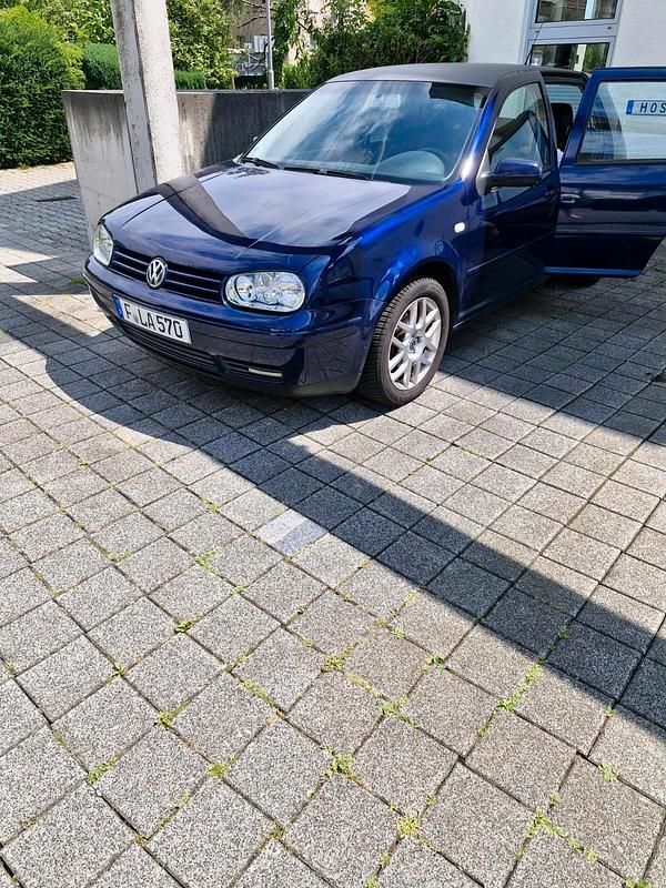 Blau Gebraucht 2003 VW Golf IV Kleinwagen | 700 € - Bild 1/4