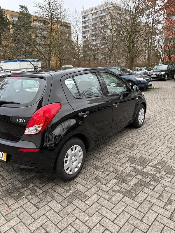Gebraucht Hyundai i20 86 PS (63 kW) 2014 Schwarz Kleinwagen