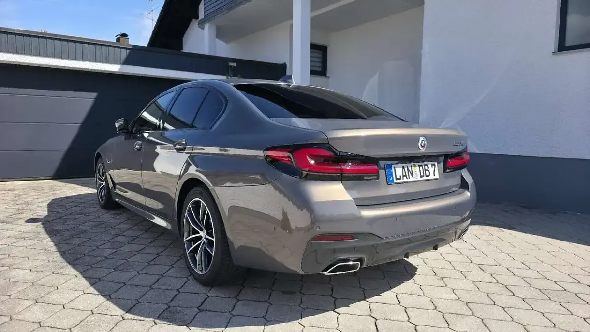 Gebraucht BMW 530e M Sport 292 PS (214 kW) 2022 Grau Limousine