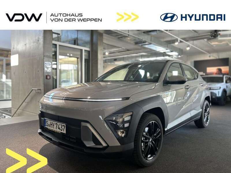 Cyber grey (grau) Neu 2025 Hyundai Kona Select SUV | 27.590 € (Fairer Preis) - Bild 1/4