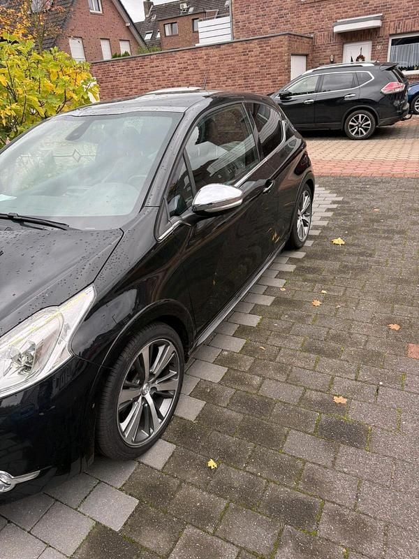 Gebraucht Peugeot 208 120 PS (88 kW) 2014 Schwarz Kleinwagen