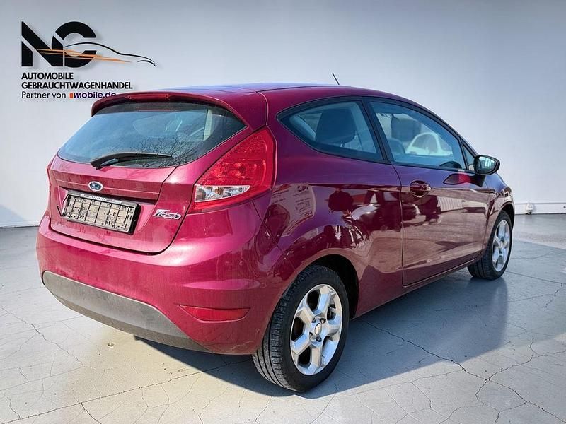 Gebraucht Ford Fiesta Trend 82 PS (60 kW) 2009 Rot Kleinwagen