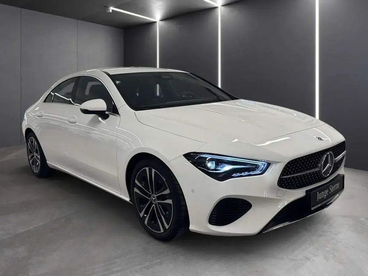 Gebraucht Mercedes CLA180 Progressive 136 PS (100 kW) 2025 Weiß Limousine