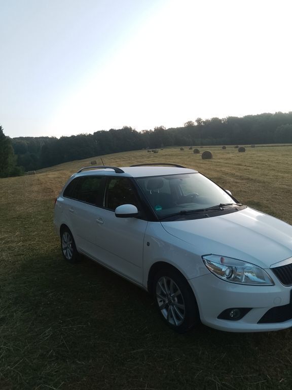 Weiß Gebraucht 2014 Skoda Fabia Best of Kombi | 2.895 € - Bild 1/4