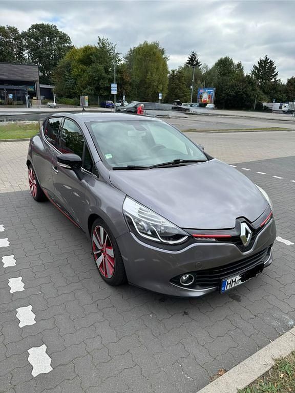Grau Gebraucht 2014 Renault Clio IV Dynamique Limousine | 5.900 € (Fairer Preis) - Bild 1/4