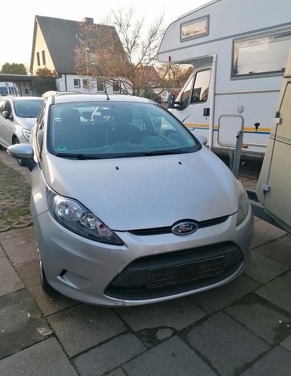 Silber Gebraucht 2009 Ford Fiesta Trend Limousine | 2.600 € (Superpreis) - Bild 1/4